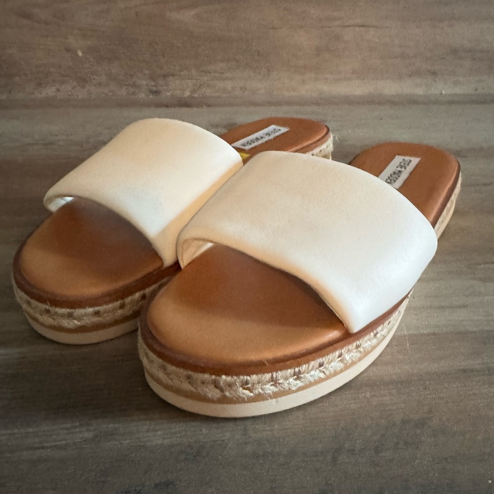 Steve Madden Women's White Enough Sandal nwt